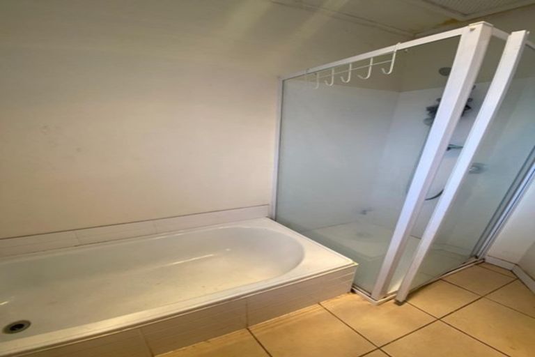 Photo of property in 92b Great South Road, Manurewa, Auckland, 2102