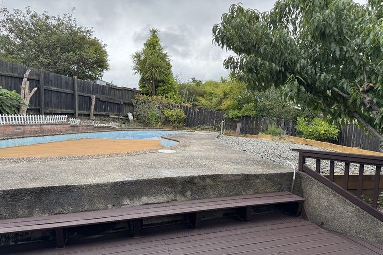 Photo of property in 16 Cheval Drive, Totara Vale, Auckland, 0629