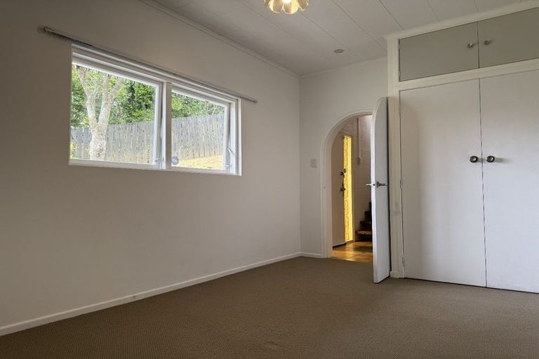 Photo of property in 16 Cheval Drive, Totara Vale, Auckland, 0629