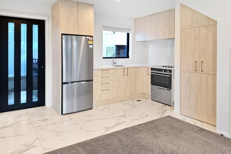 Photo of property in 5/2 Jadewynn Drive, Massey, Auckland, 0614