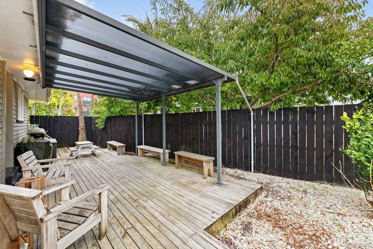 Photo of property in 32 Smythe Road, Henderson, Auckland, 0612