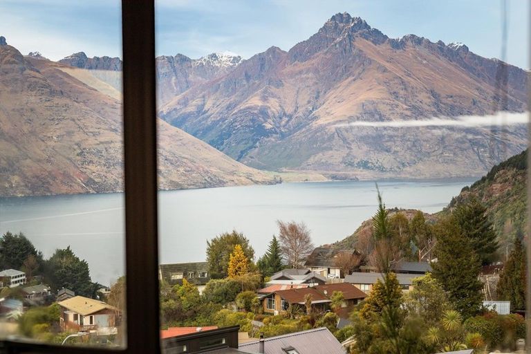 Photo of property in 7b Caples Place, Fernhill, Queenstown, 9300