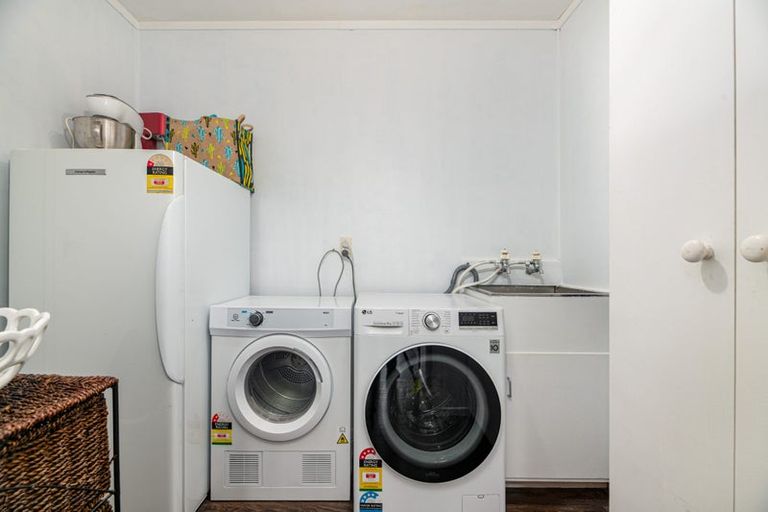 Photo of property in 51 Onedin Place, Titirangi, Auckland, 0604