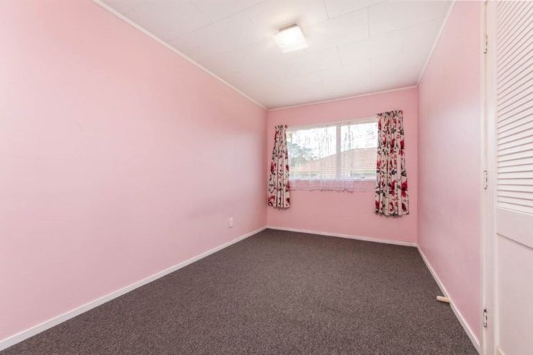 Photo of property in 25 Katrina Place, Massey, Auckland, 0614