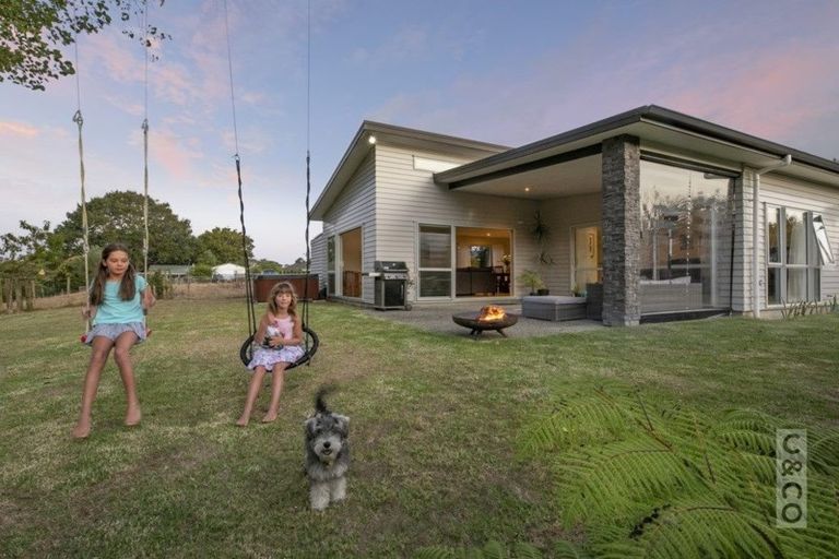 Photo of property in 12 Crabb Fields Lane, Riverhead, 0820