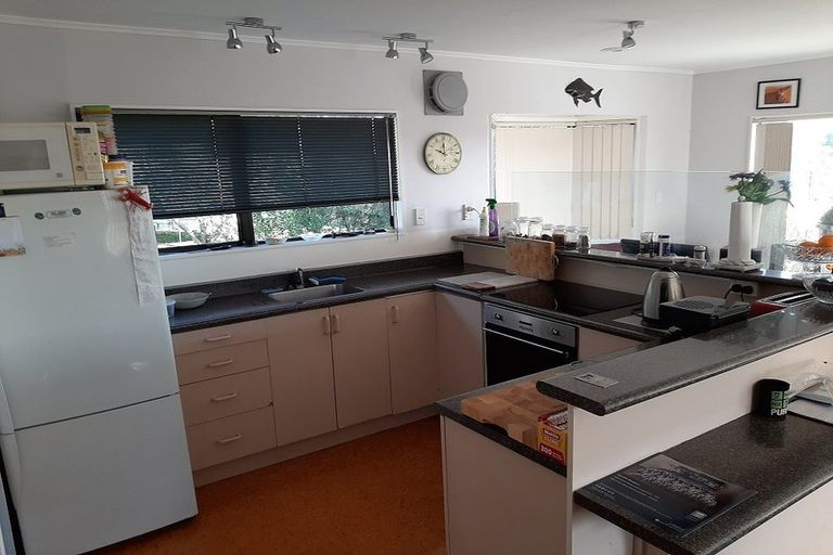 Photo of property in 12 Ozone Road, Stanmore Bay, Whangaparaoa, 0932