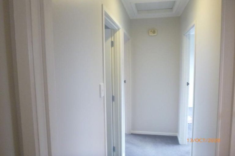 Photo of property in 1b/2 Divich Avenue, Te Atatu South, Auckland, 0610