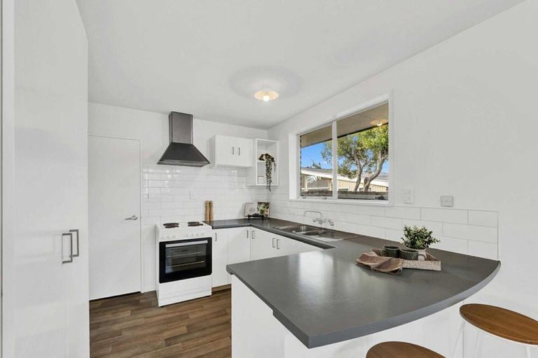 Photo of property in 2/166 Rocking Horse Road, Southshore, Christchurch, 8062
