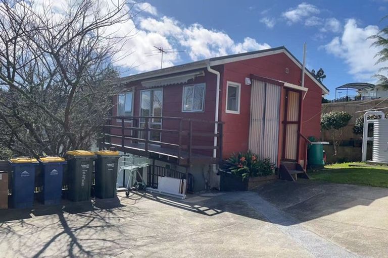 Photo of property in 15 Lyford Crescent, Sunnynook, Auckland, 0620