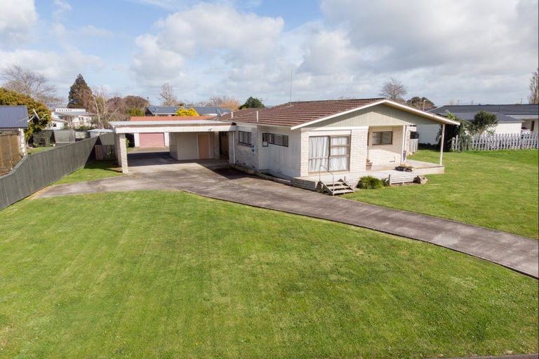 Photo of property in 2 Mcquarrie Place, Ngatea, 3503