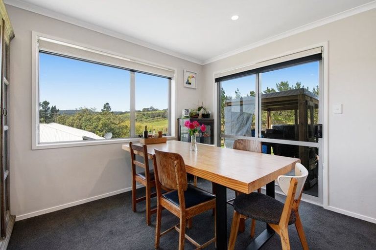 Photo of property in 19 Rauta Way, Helensville, 0800