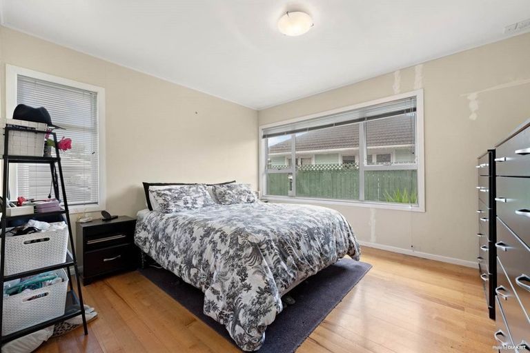 Photo of property in 32 Smythe Road, Henderson, Auckland, 0612