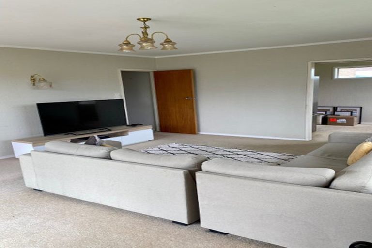 Photo of property in 1/83 Flanshaw Road, Te Atatu South, Auckland, 0610