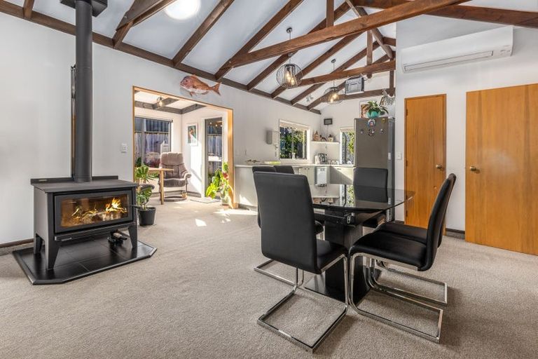 Photo of property in 19 Pehi Kupa Street, Waikanae, 5036