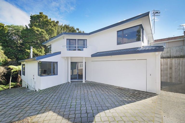 Photo of property in 2/15 Wernham Place, Northcote, Auckland, 0626