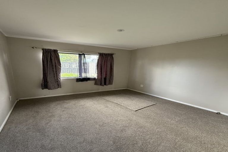 Photo of property in 122a Colwill Road, Massey, Auckland, 0614