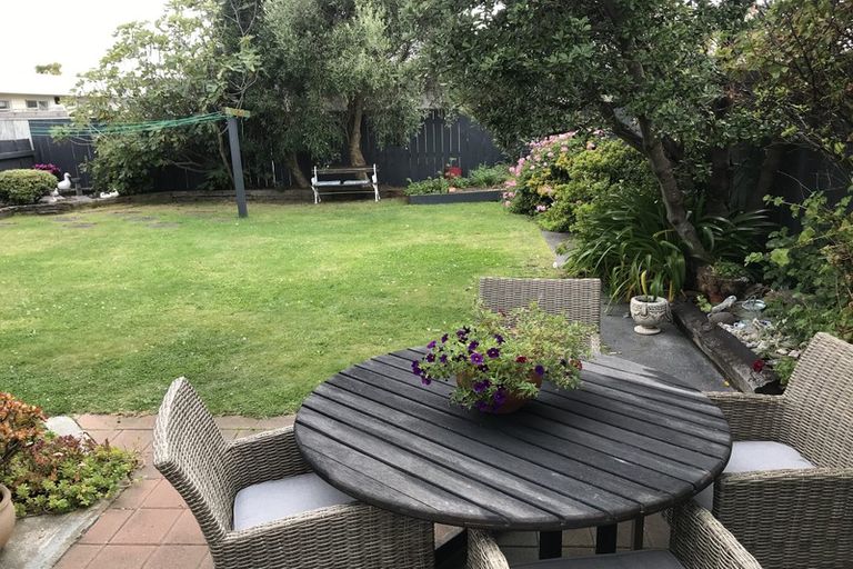 Photo of property in 23 Resolution Street, Lyall Bay, Wellington, 6022