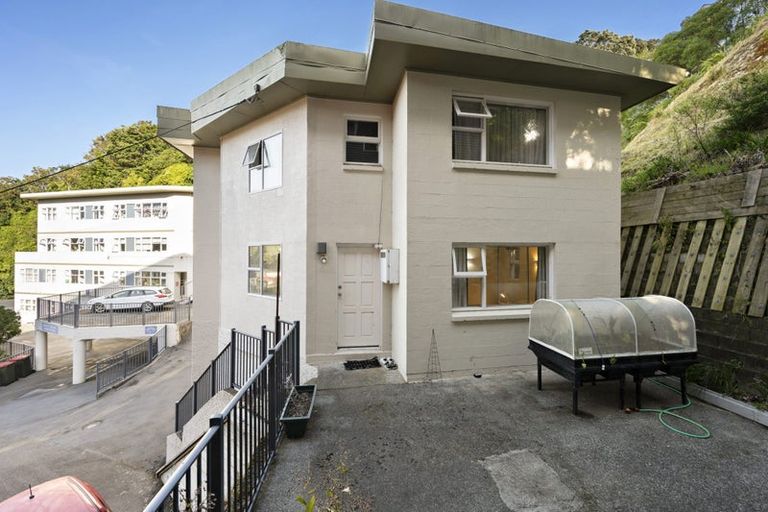 Photo of property in Parkland Flats, 18/51u Adams Terrace, Kelburn, Wellington, 6021