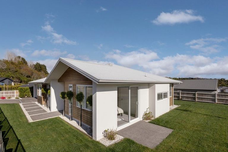 Photo of property in 74 Whakaturou Crescent, Pyes Pa, Tauranga, 3112