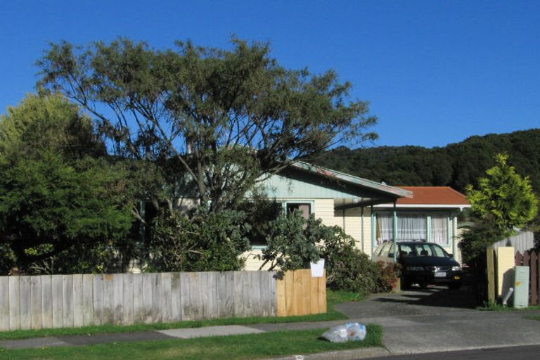 Photo of property in 17 Kumeroa Grove, Wainuiomata, Lower Hutt, 5014
