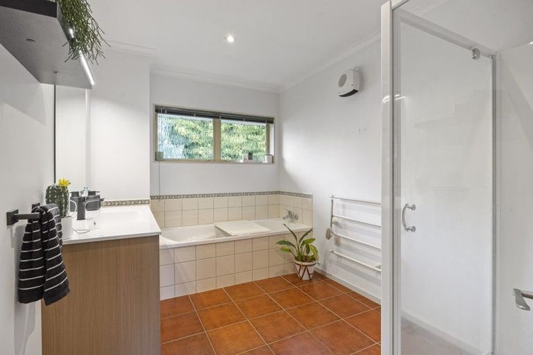 Photo of property in 1 Orlando Close, Frankleigh Park, New Plymouth, 4310