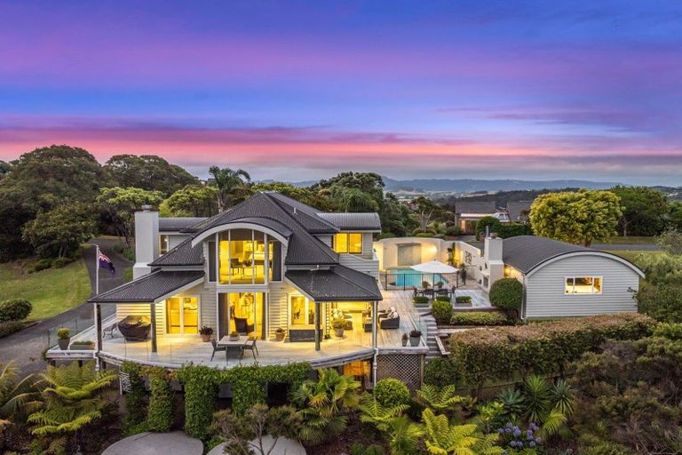 Photo of property in 2 Puriri Place, Sandspit, Warkworth, 0982