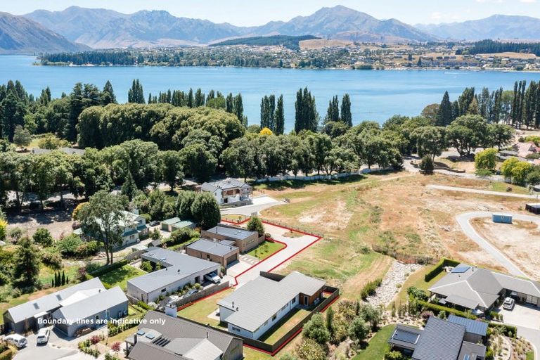 Photo of property in 7 Macandrew Lane, Wanaka, 9305
