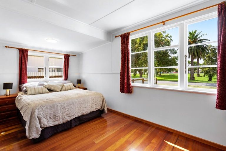 Photo of property in 54 Douglas Mclean Avenue, Marewa, Napier, 4110