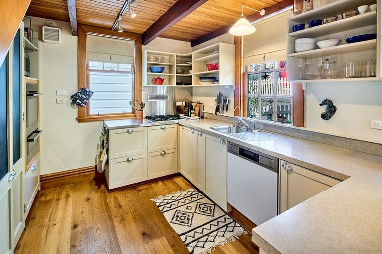 Photo of property in 28 Ascot Street, Thorndon, Wellington, 6011