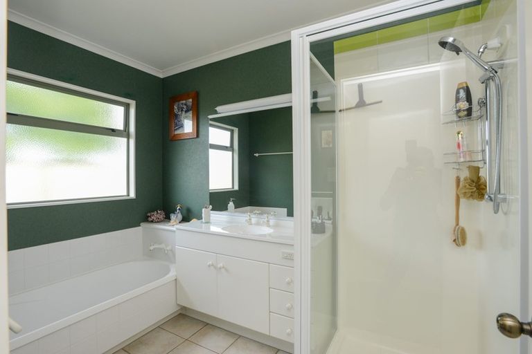 Photo of property in 12 Flemington Place, Taradale, Napier, 4112