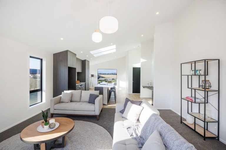 Photo of property in 75 Atlantic Drive, Fitzherbert, Palmerston North, 4410