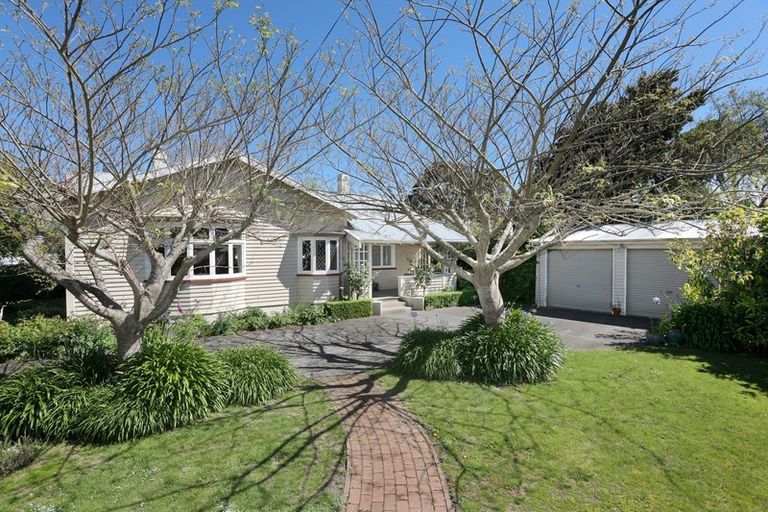 Photo of property in 6 Ross Street, Marton, 4710