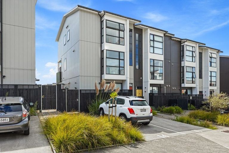 Photo of property in 16 Raranga Lane, Hobsonville, Auckland, 0616