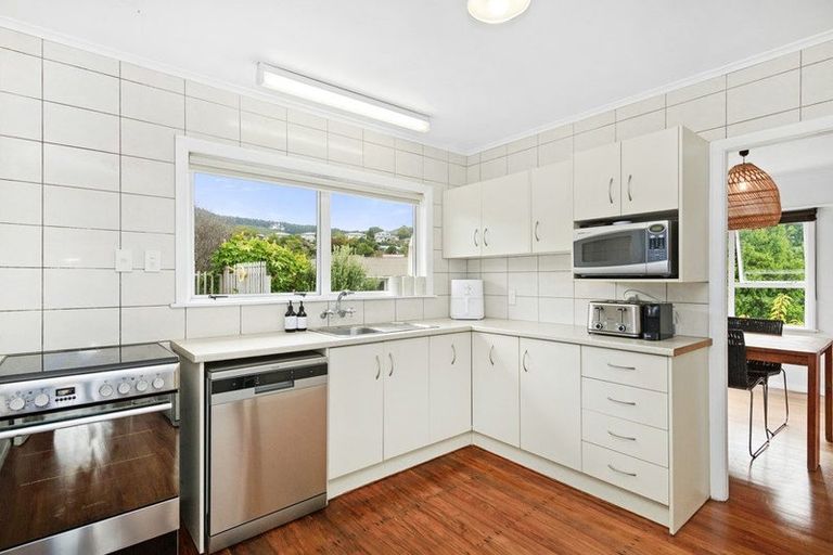 Photo of property in 68 Redwood Avenue, Tawa, Wellington, 5028