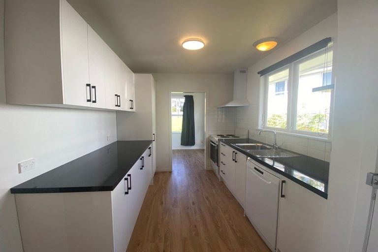 Photo of property in 8 Silver Birch Rise, Henderson, Auckland, 0612