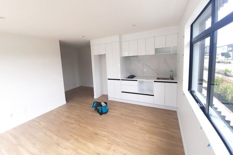 Photo of property in 1 Skua Road, Hobsonville, Auckland, 0616