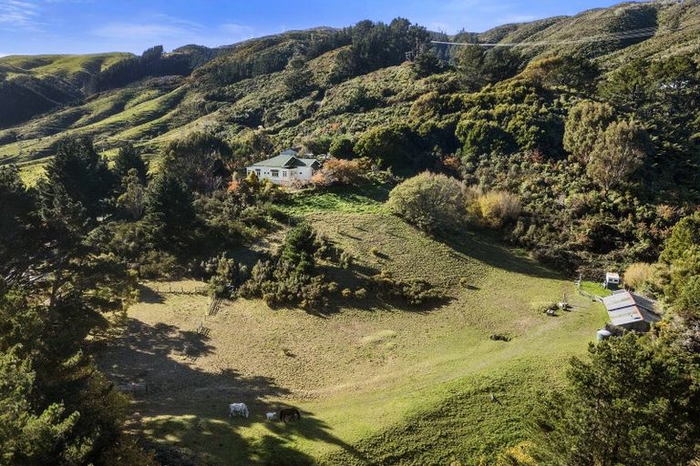 Photo of property in 8 Mount Cecil Road, Moonshine Valley, Porirua, 5381