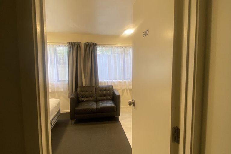 Photo of property in 8d Schnapper Rock Road, Schnapper Rock, Auckland, 0632