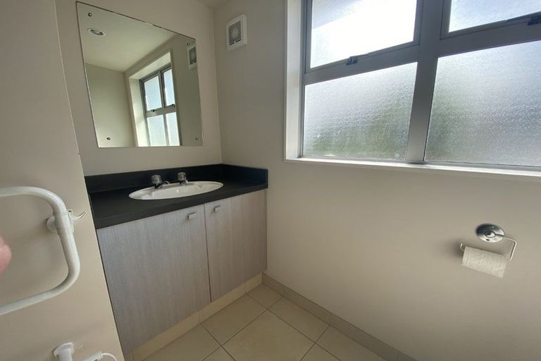 Photo of property in 38b Ruskin Road, Newlands, Wellington, 6037