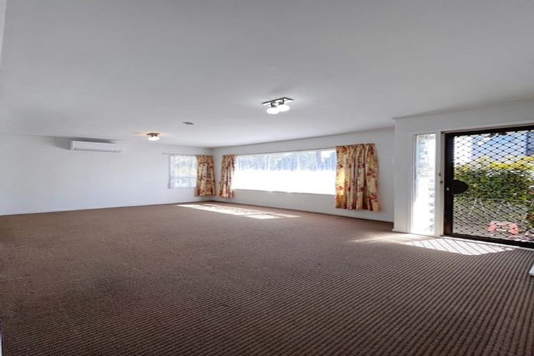 Photo of property in 5 Celeste Place, Totara Vale, Auckland, 0627