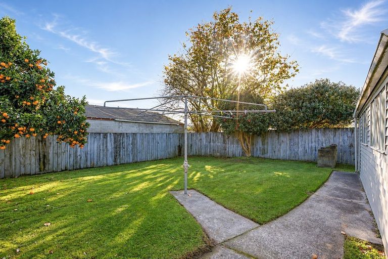 Photo of property in 76 Oakfield Crescent, Pukete, Hamilton, 3200