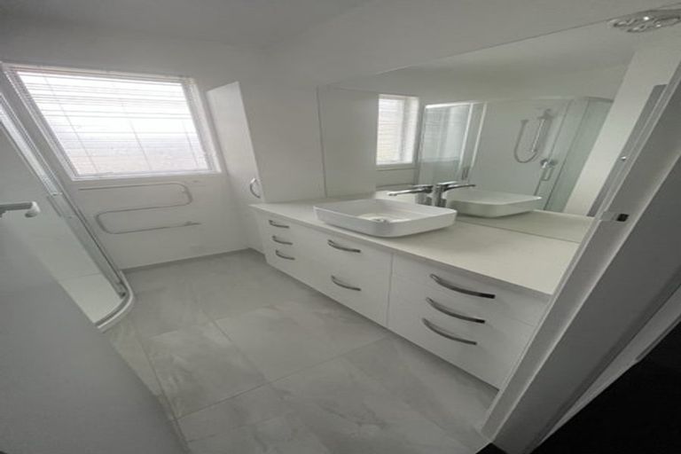 Photo of property in 3 Patterson Grove, Waikanae, 5036