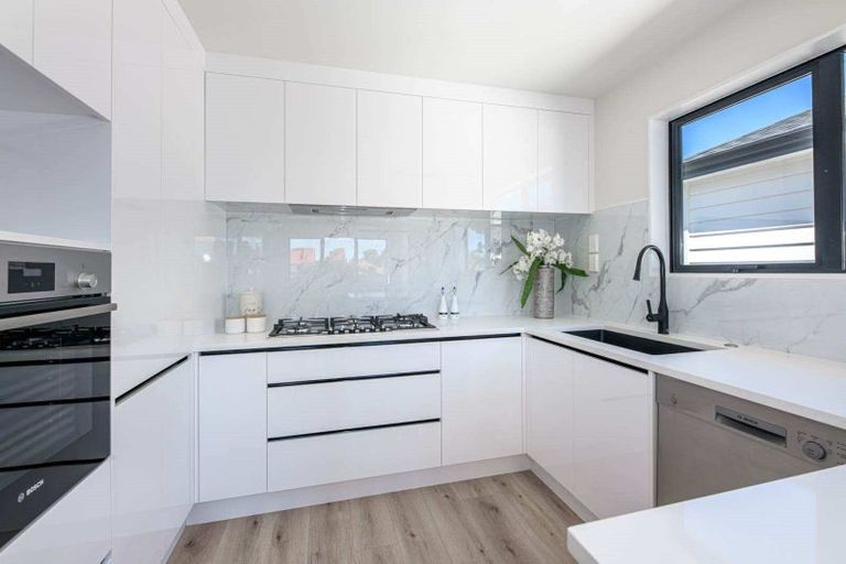 Photo of property in 2/11 Avondale Road, Taradale, Napier, 4112