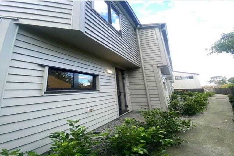 Photo of property in 8/52 Rua Road, Glen Eden, Auckland, 0602