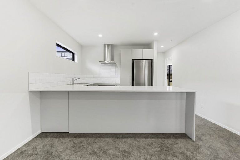 Photo of property in 41 Kingdale Road, Henderson, Auckland, 0610