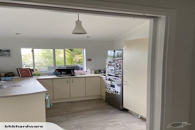 Photo of property in 128 Otitori Bay Road, Titirangi, Auckland, 0604