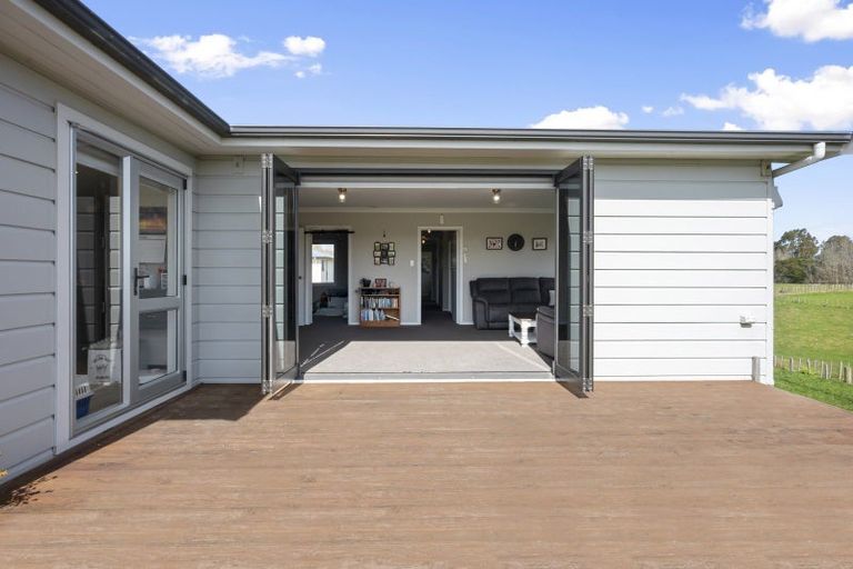 Photo of property in 20 Monteith Street, Halcombe, 4779