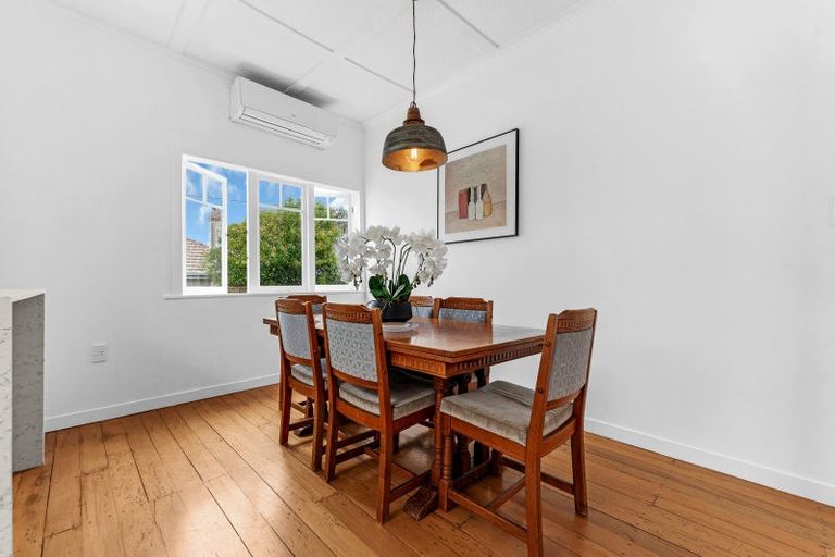 Photo of property in 1/10 Merani Street, Narrow Neck, Auckland, 0622