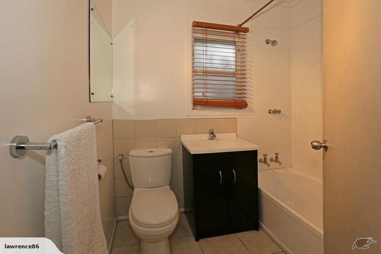 Photo of property in 20 Edwards Avenue, Henderson, Auckland, 0610