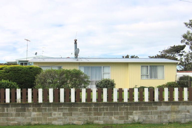 Photo of property in 3 Shortt Street, Foxton Beach, Foxton, 4815